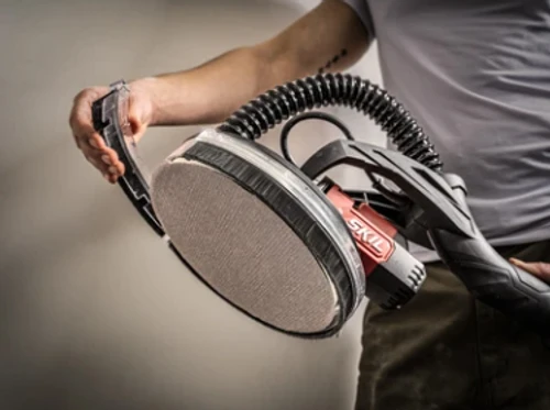 מלטשת קיר ג'ירפה חשמלית 750W עם תאורת לד 360° - סקיל SKIL