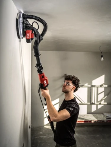 מלטשת קיר ג'ירפה חשמלית 750W עם תאורת לד 360° - סקיל SKIL