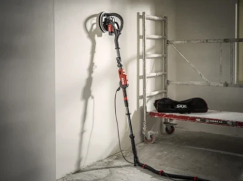 מלטשת קיר ג'ירפה חשמלית 750W עם תאורת לד 360° - סקיל SKIL