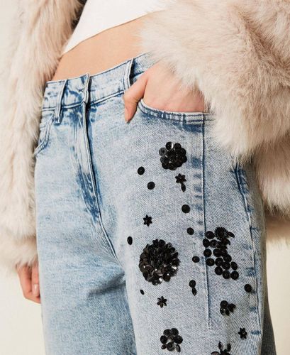 Hand embroidered barrel jeans