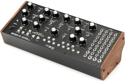 זווית נוספת moog - mother-32 analog synthesizer