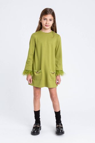 Short dress with pockets and feathers