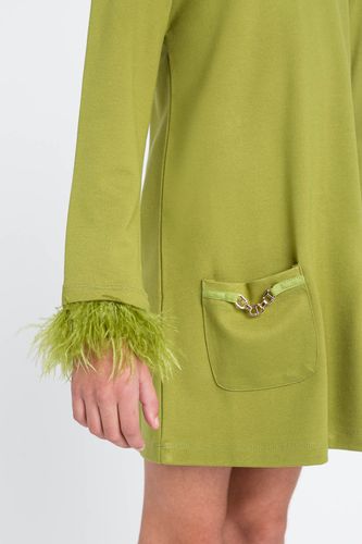 Short dress with pockets and feathers