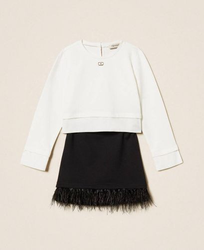 Blouse and skirt with feathers