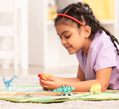משטח פעילות מצויר + 4 דמויות משחק - עולם הדינוזאורים הפרהיסטורי 4
