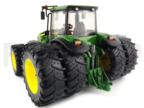 טרקטור ג'ון דיר John Deere ירוק עם גלגלים כפולים 2