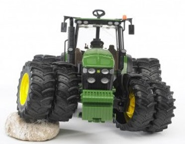 טרקטור ג'ון דיר John Deere ירוק עם גלגלים כפולים 5
