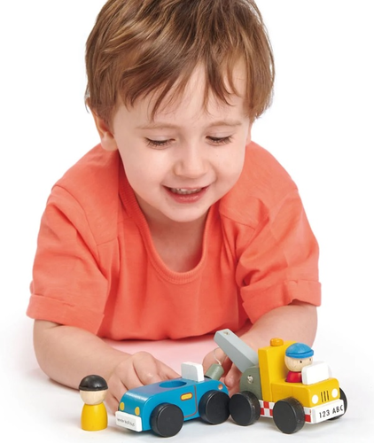 סט גרר + מכונית מעץ עם 2 דמויות נהג 2