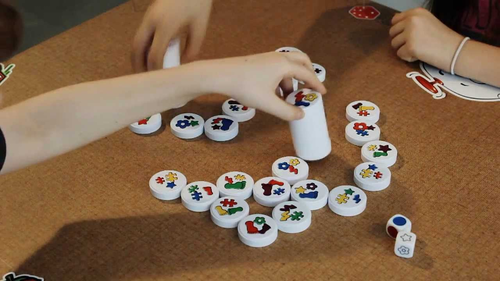 משחק קופסא למהירי מחשבה ותגובה: קלאק קלאק 3