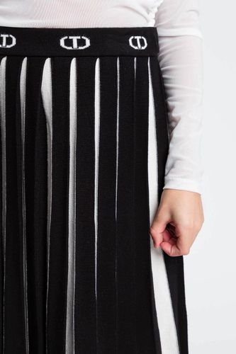 KNITTED SKIRT