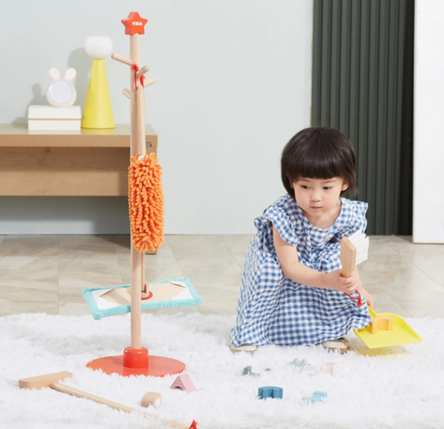 ערכת כלי ניקוי לבית מעץ 5 חלקים + מעמד 4