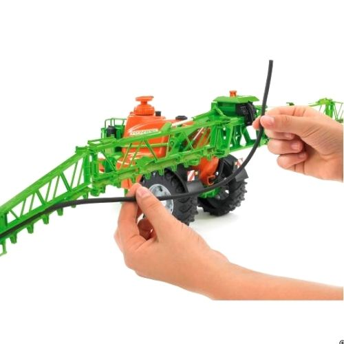 מתקן ריסוס AMAZONE UX 5200 עם כנפי התזה נפתחות ברוחב כולל של 100 ס