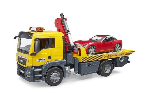 משאית גרר MAN צהובה ומכונית Roadster אדומה על משטח העמסה מתרומם ומתארך ומנוף עם כף נפתחת 5