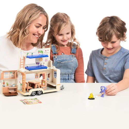 קרוואן קמפינג גדול עם שלל דמויות ואביזרים 3