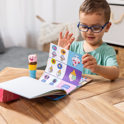 Sticker WOW! חוברת מדבקות 24 דפים עם מכשיר הדבקה אוטומטי ו 300 מדבקות - גלידה 4