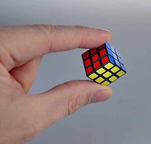 הקוביה ההונגרית הקטנה בעולם בגודל 1.9 ס