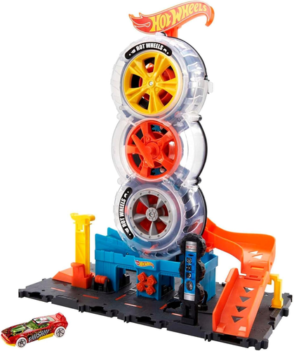 מגדל צמיגים מסתובבים עם מסלול ומכונית 1