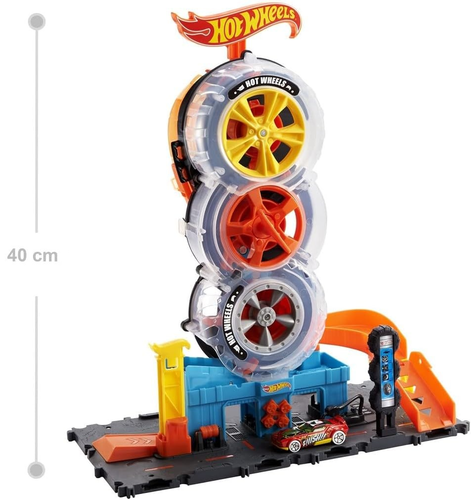 מגדל צמיגים מסתובבים עם מסלול ומכונית 5