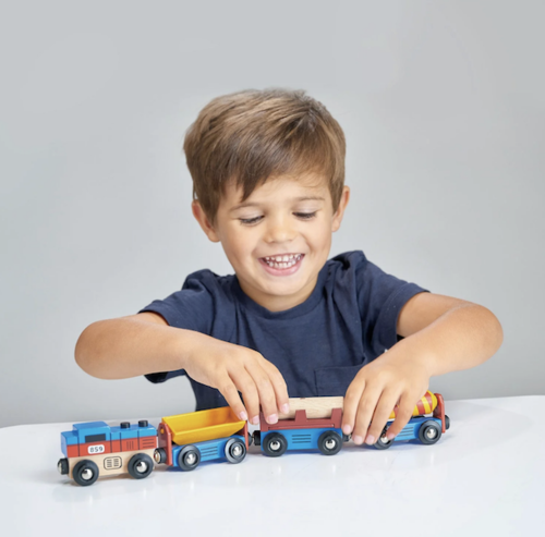 סט רכבת משא מעץ 4 חלקים עם קטר וחיבור מגנטי בין הקרונות 3