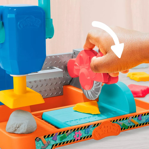 ערכה ליצירה בבצק עם שלל אביזרים ו 5 מיכלי בצק צבעוני - סדנת כלי עבודה 4