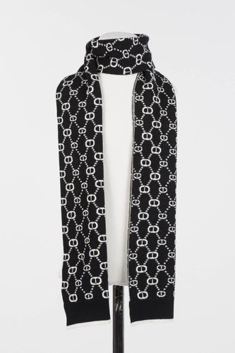 KNITTED SCARF