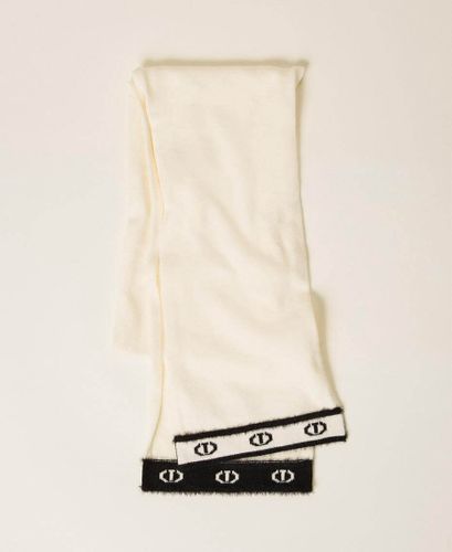 Knit scarf with Oval T