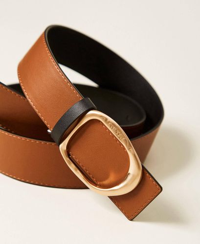 Reversible leather belt with buckle