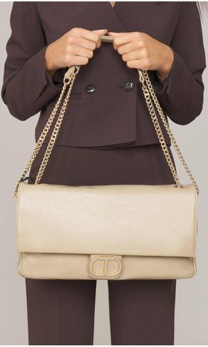 Soft shoulder bag with Oval T