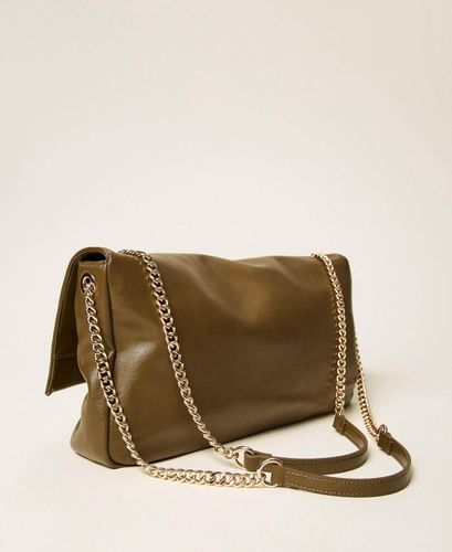 Soft shoulder bag with Oval T