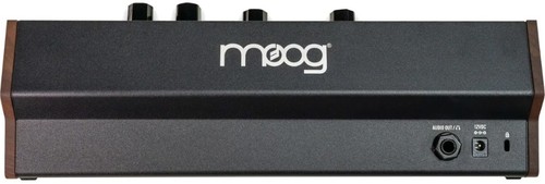 זווית נוספת moog - subharmonicon analog subharmonic synthesizer