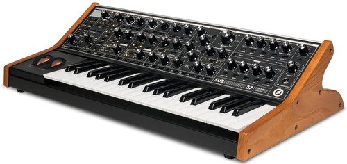 זווית נוספת moog - subsequent 37 analog 2-voices bass synthesizer