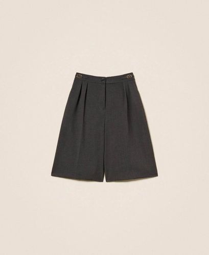 Bermuda shorts with Oval T buckles