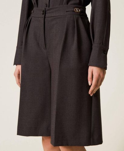 Bermuda shorts with Oval T buckles