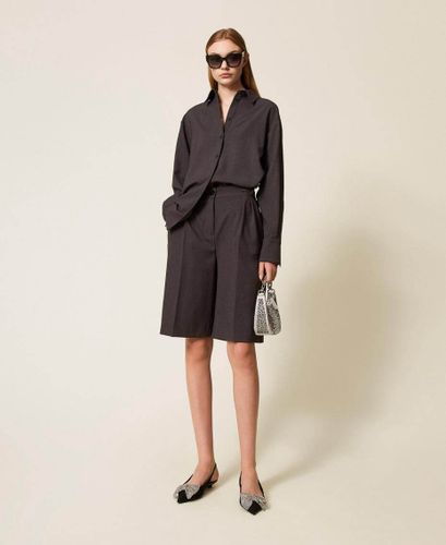 Bermuda shorts with Oval T buckles