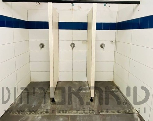 חדר רחצה לשחקנים HPL