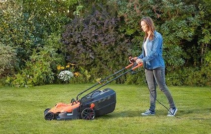 מכסחת דשא עם ידית ארגונומית Black+Decker BEMW471BH 1600W