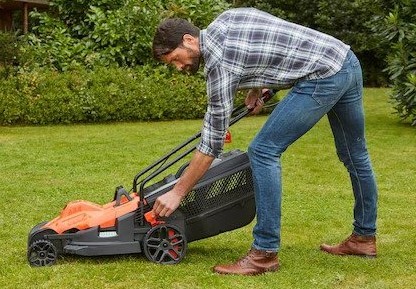 מכסחת דשא עם ידית ארגונומית Black+Decker BEMW471BH 1600W