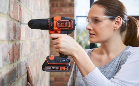מקדחה דופקת/מברגה+סט אביזרים וארגז כלים Black+Decker BDCHD18S1KA-QW