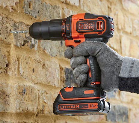 מקדחה דופקת/מברגה+סט אביזרים וארגז כלים Black+Decker BDCHD18S1KA-QW