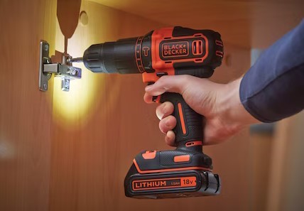 מקדחה דופקת/מברגה+סט אביזרים וארגז כלים Black+Decker BDCHD18S1KA-QW