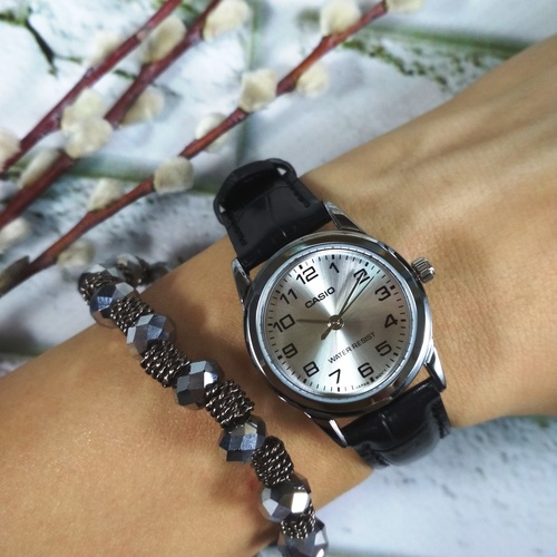 CASIO LTP-V001L-7B נשים חדש 