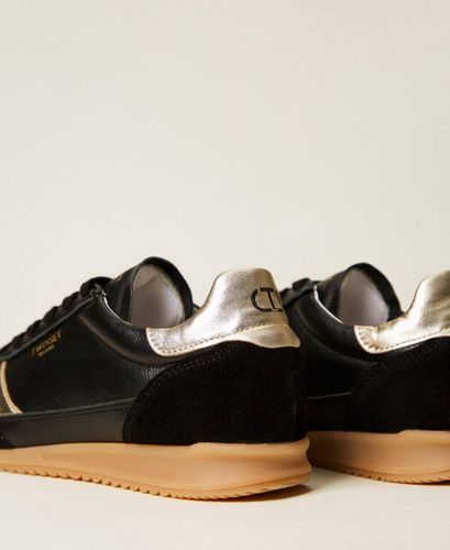 Running trainers with laminated details