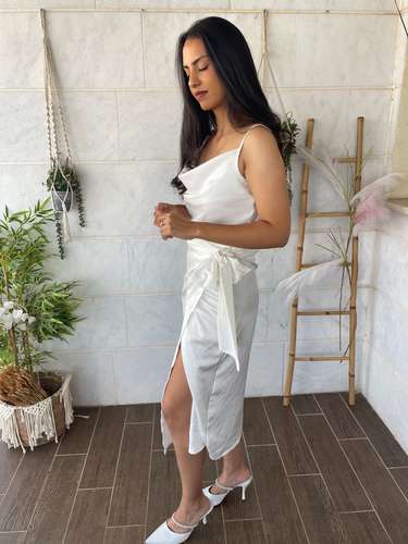 חצאית סאטן הולי