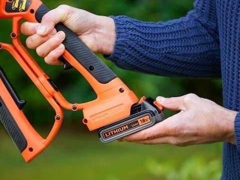 מסור גיזום נטען Black+Decker GKC1000L-QW