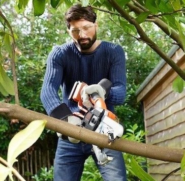 מסור גיזום נטען Black+Decker GKC1000L-QW