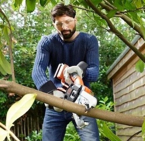 מסור גיזום נטען Black+Decker GKC1000L-QW