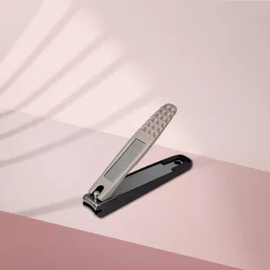 קוצץ ציפורניים עם מיכל לאיסוף ציפורניים BEAUTY & CARE 20