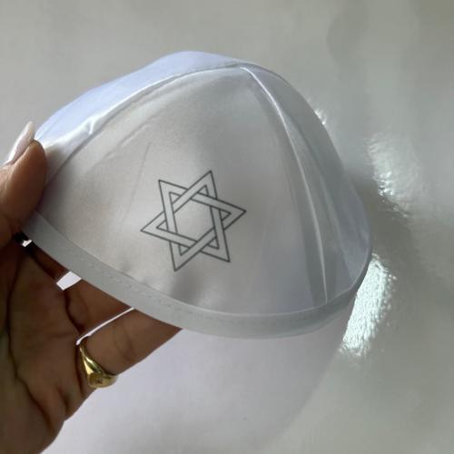 כיפה סאטן לבנה עם מגן דוד