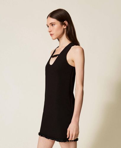 Short crêpe dress with embroidery