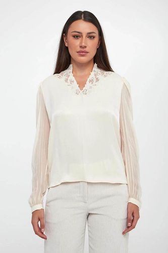 WOVEN BLOUSE